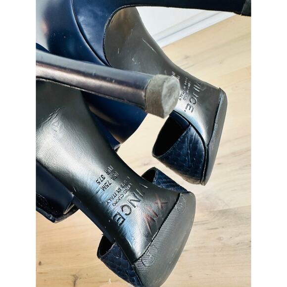 Vince Womens Heels Size 7.5 Navy Corrine Leather Pointed toe Croc Embossed - Picture 3 of 10